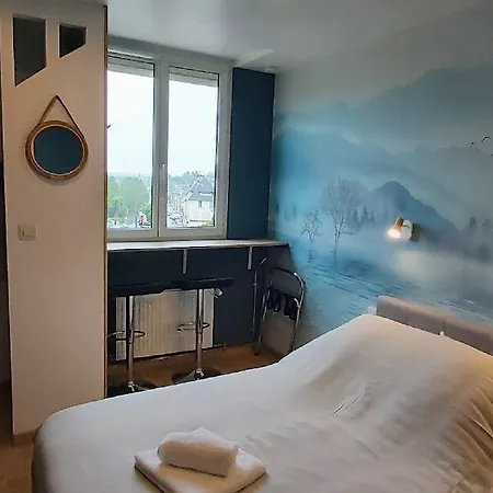 La Renaissance Hotel *