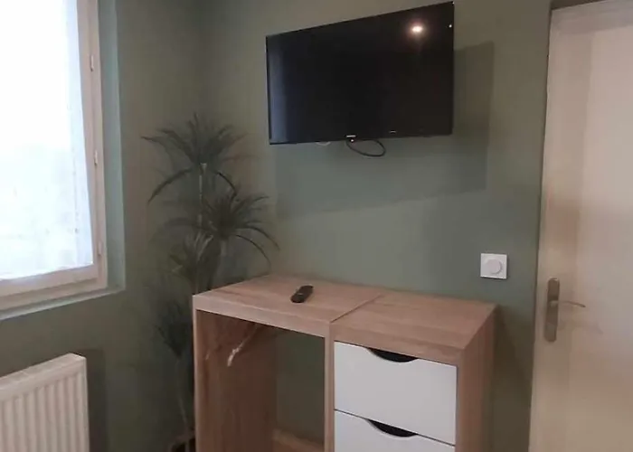 La Renaissance Hotel *