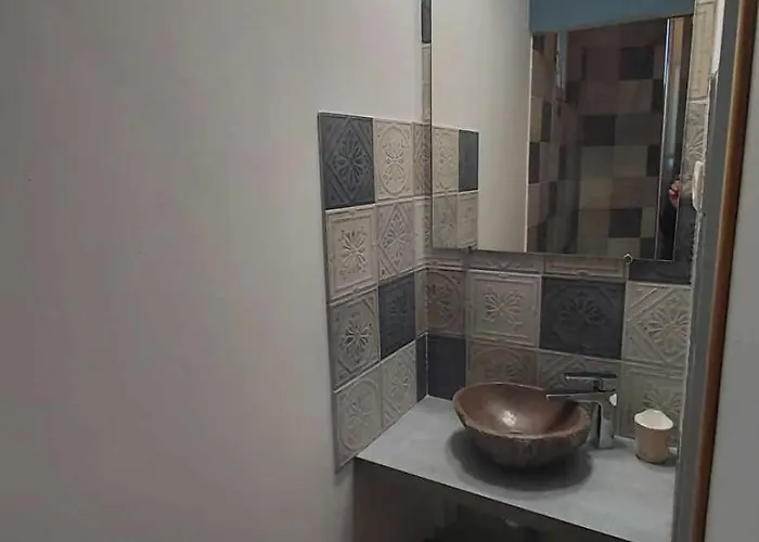 La Renaissance Hotel *