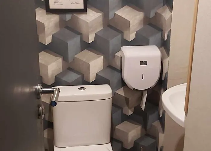 La Renaissance Hotel *